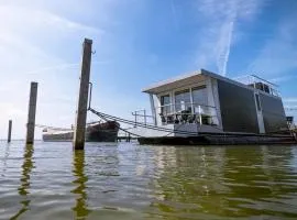 Cozy Ship In Biddinghuizen
