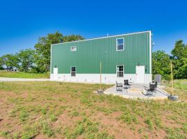 Indoor Recreation Room at Skiatook Vacation Rental, Hotel in Skiatook