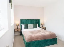 Emerald House - Cozy 3 BR - Sleeps 5 - Free Parking