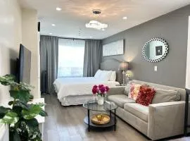 Modern Lux Family Rooms - KingBed - Near Sheppard W Station Toronto