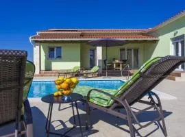 Schöne Villa mit privatem Pool im Dorf Stokovci