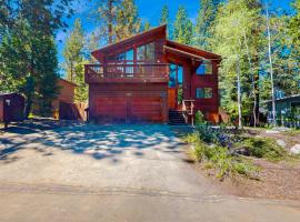 Amazing Dollar Point Retreat, hotel i Tahoe City
