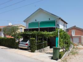 Apartments by the sea Tkon, Pasman - 8244，位于特孔的酒店