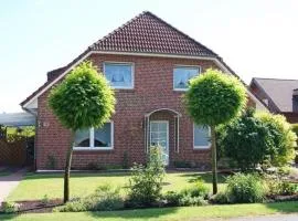 Appartement in Flachsmeer mit Grill, Terrasse und Garten