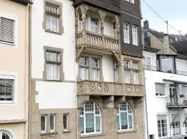 Wohnung in einem historischen Gebäude mit Balkon und Blick auf die Mosel