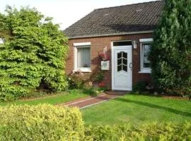 Ferienhaus in Hage mit Garten, Terrasse und Grill