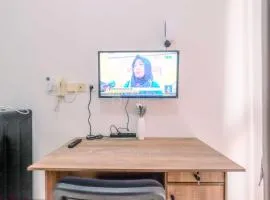 Enjoy Living and Homey Studio Dave Apartment By Travelio
