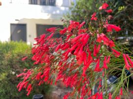 Natalia's Townhouse, Margarita Gardens 003, hotel em Pafos