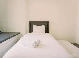 Homey and Comfy Studio Collins Boulevard Apartment By Travelio
