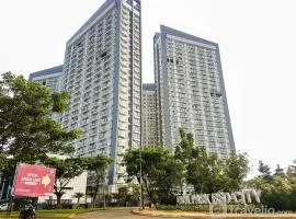 Homey and Comfy 1BR at Casa de Parco Apartment By Travelio