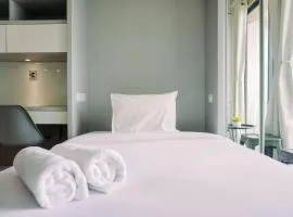 Best Deal and Strategic Studio Sky House BSD Apartment By Travelio