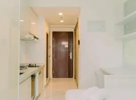 Minimalist and Homey Studio at Sky House BSD Apartment By Travelio