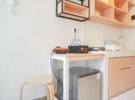 Cozy Stay Studio at 39th Floor Tokyo Riverside PIK 2 Apartment By Travelio, hotel em Rawalembang