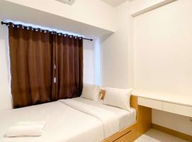 Good Deal and Restful 2BR Apartment Tokyo Riverside PIK 2 By Travelio、Rawalembangのホテル