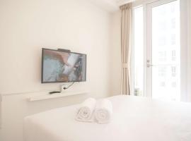 Comfy and Enjoy Studio at Tokyo Riverside PIK 2 Apartment By Travelio, hotell sihtkohas Rawalembang