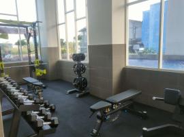 Comfy and Spacey 2BR Apartment at Suncity Residence By Travelio, hótel í Sidoarjo
