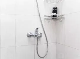 Homey and Tidy Studio Monroe Tower Apartment By Travelio