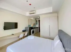 Best Choice and Minimalist Studio Room Menteng Park Apartment By Travelio