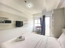 Spacious Studio Room at Mekarwangi Square Cibaduyut Apartment By Travelio