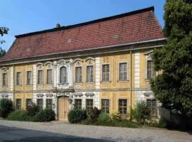 Ferienhaus mit Garten, Weinlaube und Aussenpool