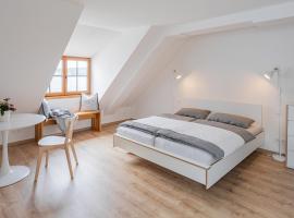 Ferienwohnungen SEEELF - Luv Stay, hotell sihtkohas Überlingen