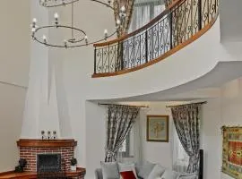 Wine Cellar Villa with Beautiful Garden in Sinaia - Busteni