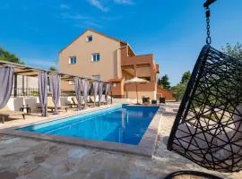 Three-Bedroom Holiday Home In Krusevo