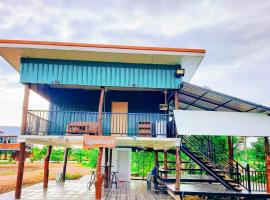 Jira Hotel เรือนรับรอง, villa en Lampang