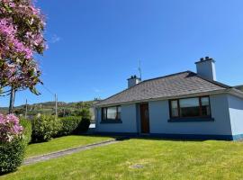 House in the heart of the village, hotel v destinaci Glencolumbkille