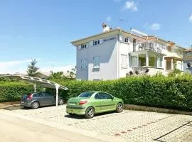 Wohnung in Zambratija mit Gemeinsamem Grill