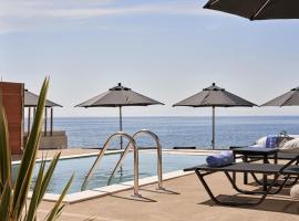 Beachfront Alassa Villas w Private Pools Complex, hotel in Kotrónion