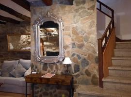 Casa Rural CAL ROCCO Porta del Pirineu, hotel di Pobla de Segur