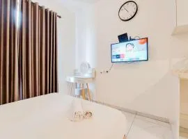 Simply and Nice Studio at Sky House Alam Sutera Apartment By Travelio