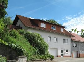 Gemütliche Wohnung in Goldhausen mit Großem Balkon und Panoramablick, hotel in Korbach