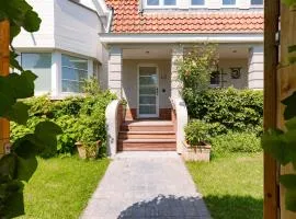 Huswell - Beautiful home for 14 guests , pets are welcome