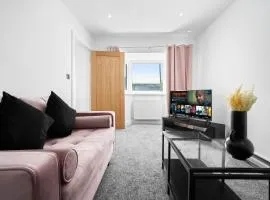 Family Contractors 3 bed house parking sleeps 7