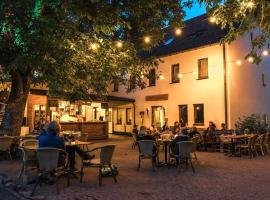 Landgut Girtenm&uuml;hle, khu glamping ở Britten