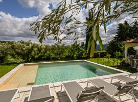 Medanni - Boutique house in nature with pool, hotel di Izola
