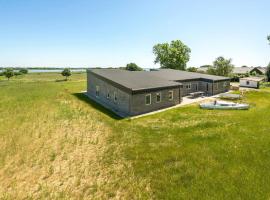 12 Bedroom Nice Home In Haderslev、ハザスレウのホテル