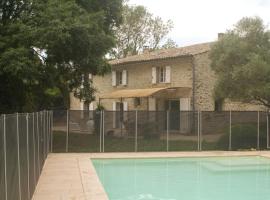 Le Moulin, avec parc, piscine, au cœur du village, Hotel in Villegly