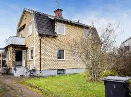 2 Bedroom Nice Apartment In Hultsfred