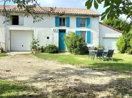 Maison charmante à Antezant-la-Chapelle avec jardin