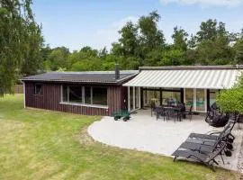 Awesome Home In Væggerløse
