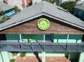 Upper Deck Hotel and Bar - Adults Only, hotel de playa en South Padre Island