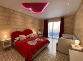 Cosy Cupids Hideout Hot Tub and BBQ - 4km away from airport
