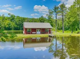Lakeside Cottage with Porch in Pocono Mountains