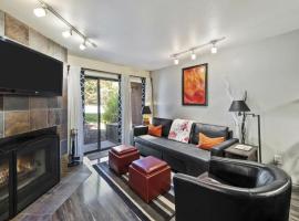 Snowcrest Inn Upgraded Condo with 5 Min Walk to Lift คอนโดในพาร์คซิตี