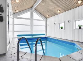 Stunning Home In Ebeltoft With Kitchen, 5-sterrenhotel in Ebeltoft