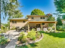 3 Mi to Lake Redman Home with Furnished Pergola!