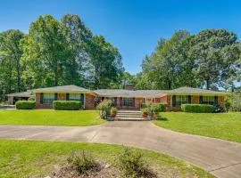 Charming Retreat with Patio Near GramblingandRuston!